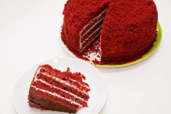 Gâteau Rouge Vif Appelé Velours Rouge Isolé Sur Fond Blanc — Photo