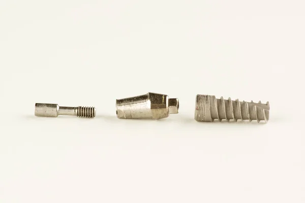 Implant Tytanowy Dentystyczny Elementami Blokującymi Izolowanymi Białym Tle — Zdjęcie stockowe