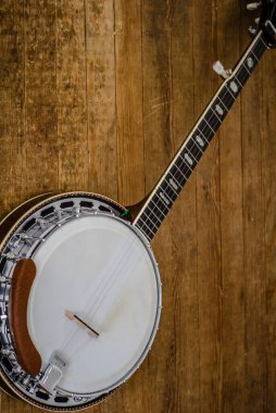 Beş String Banjo parke zeminde