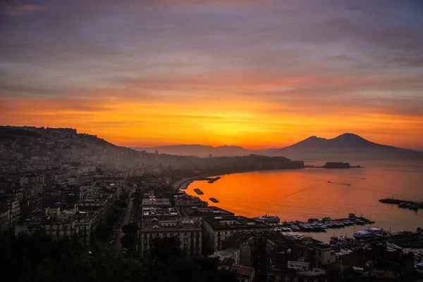 Sunrise of Mt. Vesuvius and the City of Naples, Italy — Stock Photo, Image