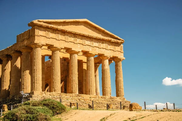 Sicilya, Agrigento yakınlarındaki Tapınaklar Vadisi 'ndeki Concord Tapınağı — Stok fotoğraf