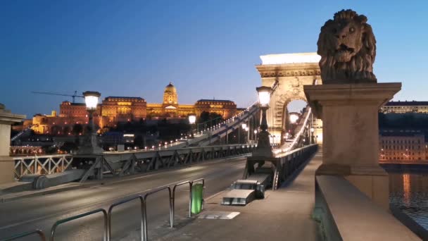 Imágenes 4K del Puente de la Cadena en la Noche — Vídeos de Stock