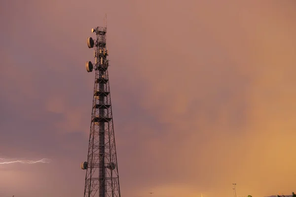 Queensland radyo kulesinde bir fırtına sırasında. — Stok fotoğraf