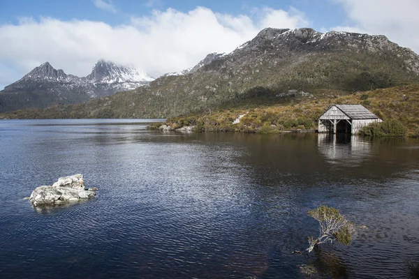 Boat shed in Dove Lake, Tasmania — Stock Photo, Image