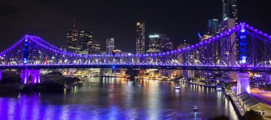 Yeni yıl arifesinde 2016 Brisbane köprüde hikaye