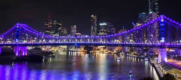 Yeni yıl arifesinde 2016 Brisbane köprüde hikaye