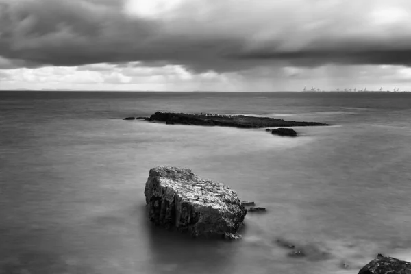 Black and white. Long exposure of Woody Point beach. — Stock Photo, Image