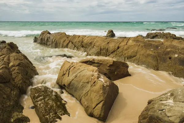 Olas y playa en Snapper Rock, Nueva Gales del Sur —  Fotos de Stock