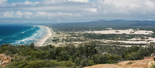 Ongerepte strand op Moreton eiland. — Stockfoto