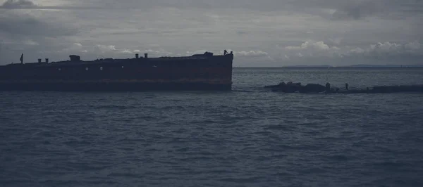 Efeito sombrio e sombrio nos naufrágios na ilha de Tangalooma — Fotografia de Stock