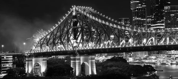 在布里斯班故事桥。黑色和白色 — 图库照片