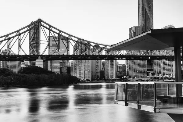 Historia mostu w Brisbane. Czarno-białe — Zdjęcie stockowe