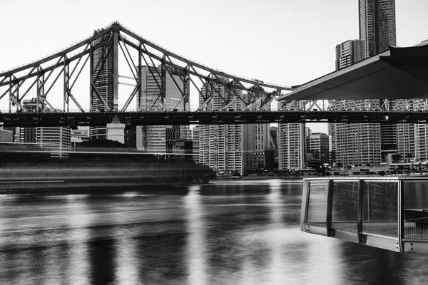 Historia mostu w Brisbane. Czarno-białe — Zdjęcie stockowe