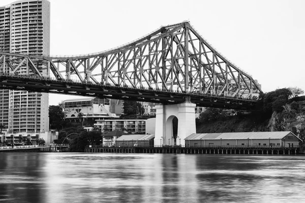 Story Bridge em Brisbane. Preto e branco — Fotografia de Stock