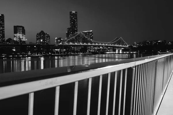 在布里斯班故事桥。黑色和白色 — 图库照片