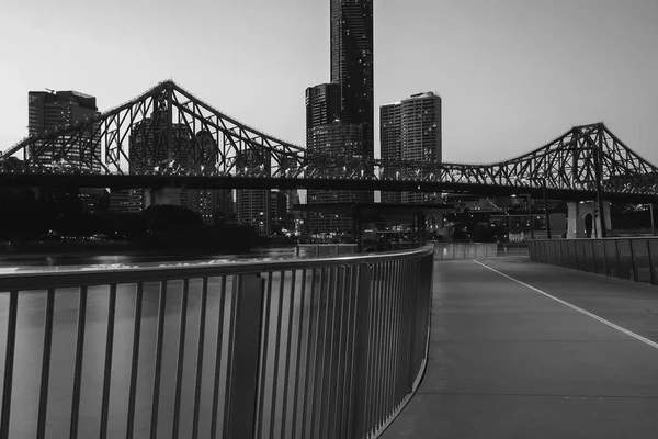 Story Bridge em Brisbane. Preto e branco — Fotografia de Stock