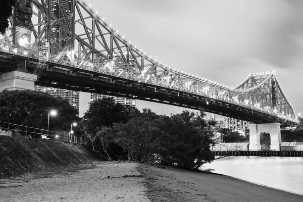 Hikaye köprü Brisbane. Siyah ve beyaz — Stok fotoğraf