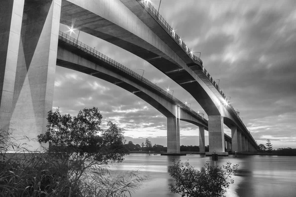 Gateway brug autosnelweg in Brisbane — Stockfoto