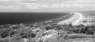 Tertemiz sahiliyle, North Point, Moreton Adası. Siyah ve Wh