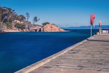 Coles Bay Tasmania'deki / daki iskelede Freycinet