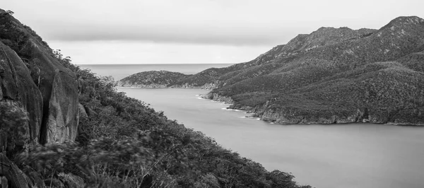 Plage de Wineglass Bay située dans le parc national Freycinet, en Tasmanie — Photo