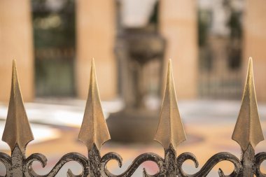 Brisbane, Avustralya - 17 Ağustos 2017, Perşembe: Anzak Meydanı Savaş Anıtı Brisbane şehrinde görünümünü üzerinde Perşembe 17 Ağustos 2017.
