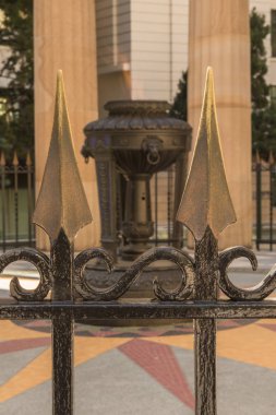 Brisbane, Avustralya - 17 Ağustos 2017, Perşembe: Anzak Meydanı Savaş Anıtı Brisbane şehrinde görünümünü üzerinde Perşembe 17 Ağustos 2017.