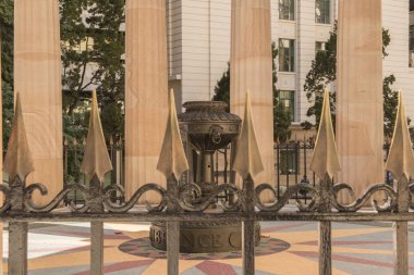 Brisbane, Avustralya - 17 Ağustos 2017, Perşembe: Anzak Meydanı Savaş Anıtı Brisbane şehrinde görünümünü üzerinde Perşembe 17 Ağustos 2017.