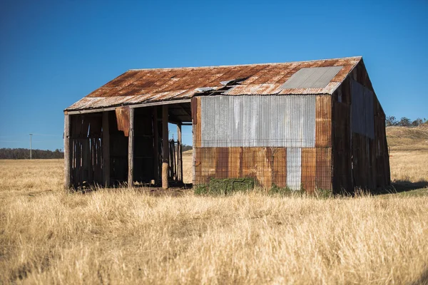 A abandonat magazia de agricultură din țară — Fotografie, imagine de stoc