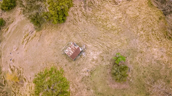 Terk edilmiş taşra Queensland kulübede tarım