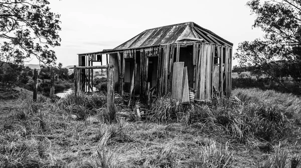 Terk edilmiş taşra Queensland kulübede tarım — Stok fotoğraf