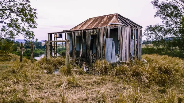 Övergivna outback jordbruk skjul i Queensland — Stockfoto