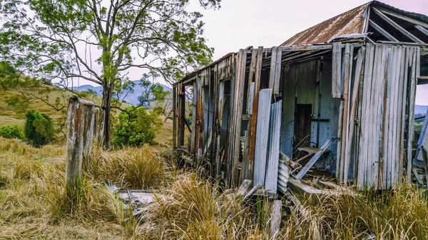 Barracão abandonado da agricultura do outback em Queensland — Fotografia de Stock