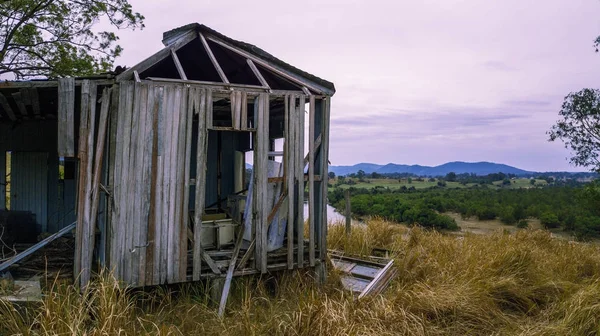 Barracão abandonado da agricultura do outback em Queensland — Fotografia de Stock