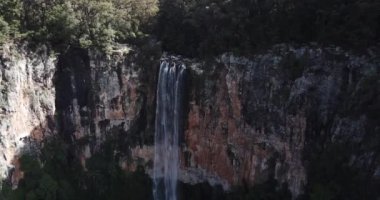 Purlingbrook Falls bahar çayı Milli Parkı'nda.