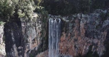 Purlingbrook Falls bahar çayı Milli Parkı'nda.