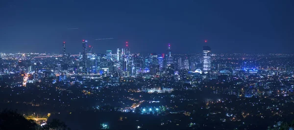 Vista de Brisbane do Monte Coot-tha à noite . — Fotografia de Stock