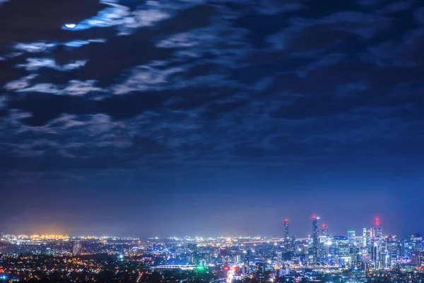 Vista de Brisbane do Monte Coot-tha à noite . — Fotografia de Stock