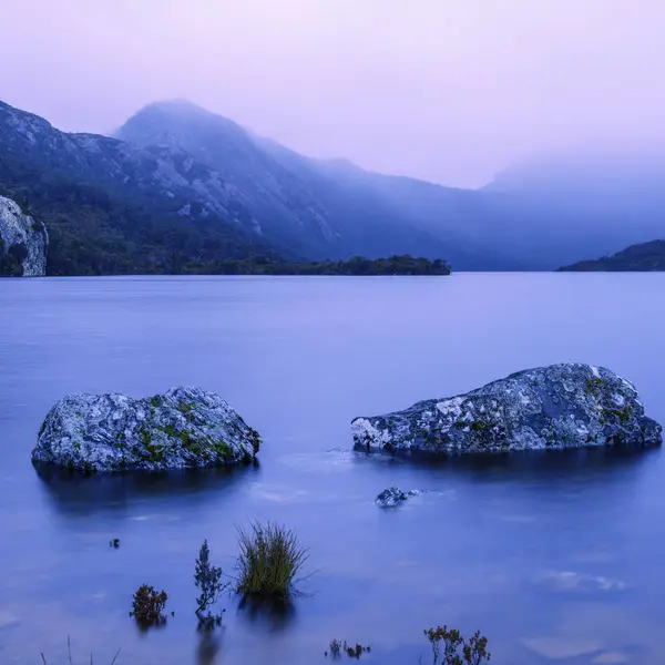 Cradle mountain in Tasmania on a cloudy day. — Stock Photo, Image