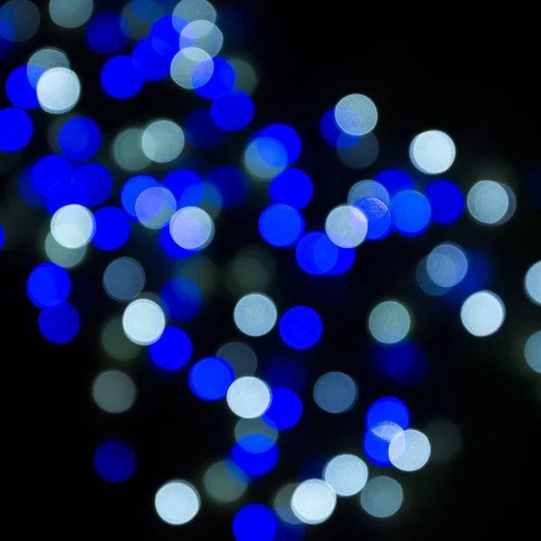 Bokeh de Natal de cor em um fundo escuro . — Fotografia de Stock