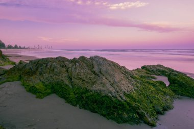 Burleigh Heads plaj gün boyunca.