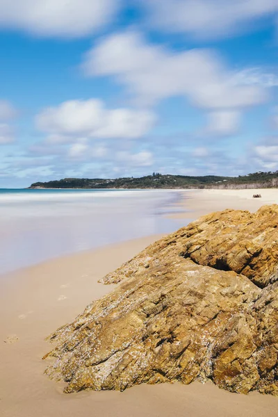 Zmije Rock beach na ostrově Stradbroke, Queensland — Stock fotografie