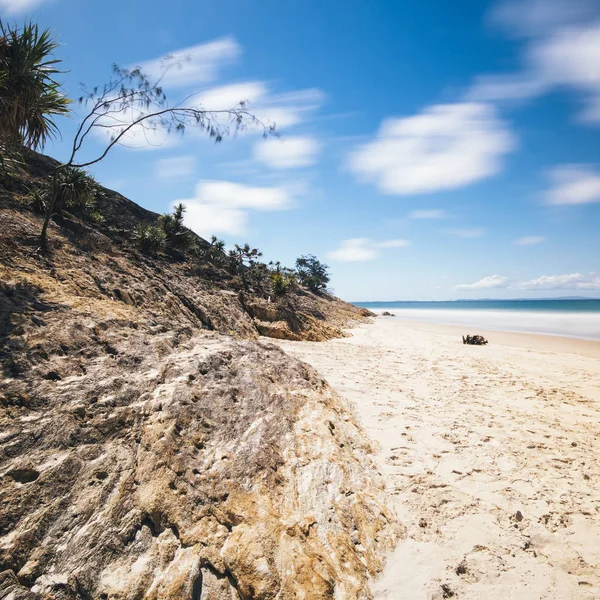 Adicionar praia de Rock em Stradbroke Island, Queensland — Fotografia de Stock