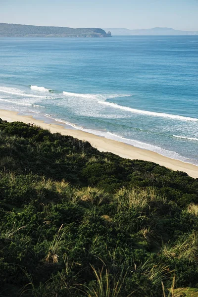 Pohled na Bruny Island beach v odpoledních hodinách. — Stock fotografie