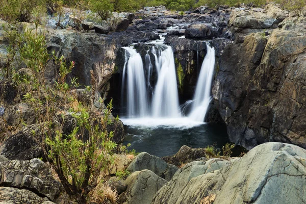 Der Schlucht Wasserfall und Bach — Stockfoto