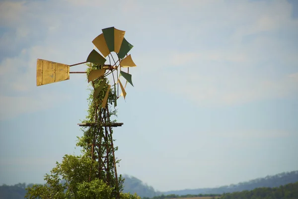 시골에서 호주 풍차 — 스톡 사진