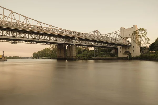 沃尔特泰勒桥在布里斯班. — 图库照片