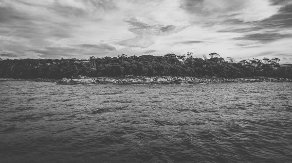 Baai van branden in Binalong Bay — Stockfoto