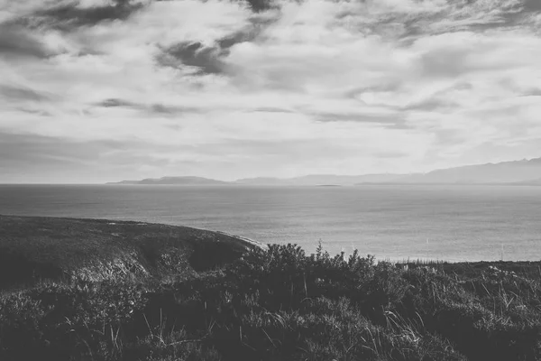 Blick auf den braunen Inselstrand während des Tages. — Stockfoto