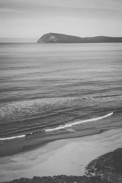 Vue sur la plage de Bruny Island pendant la journée . — Photo